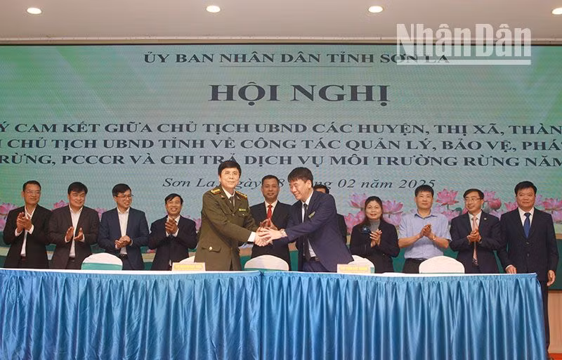 Ký quy chế phối hợp giữa Chi Cục Kiểm lâm tỉnh và Quỹ Bảo vệ và Phát triển rừng.