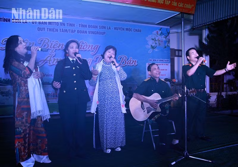 Ấm áp chương trình “Xuân Biên phòng ấm lòng dân bản” tại xã biên giới Chiềng Khừa ảnh 1