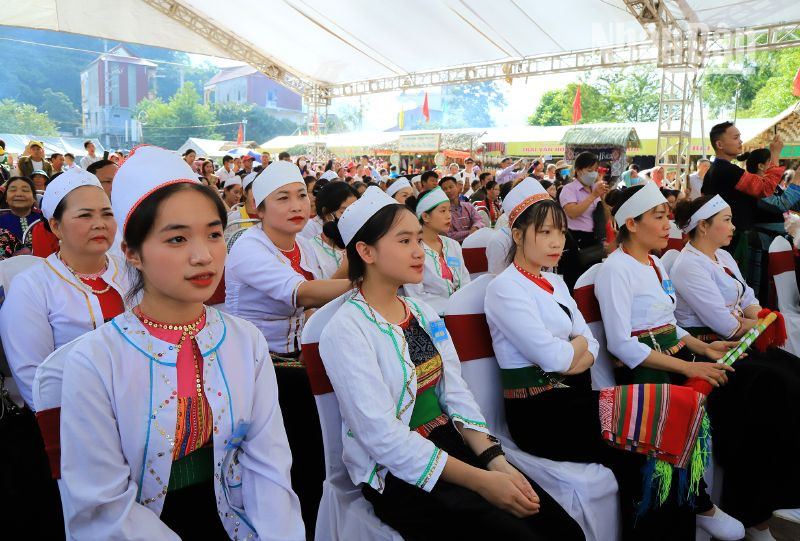 Trong những ngày cả nước hân hoan đón chào ngày Quốc khánh 2/9, tại các huyện, thành phố của Sơn La đã tổ chức nhiều hoạt động văn hóa, văn nghệ, trò chơi dân gian, thu hút đông đảo người dân là đồng bào các dân tộc tới tham gia trải nghiệm.