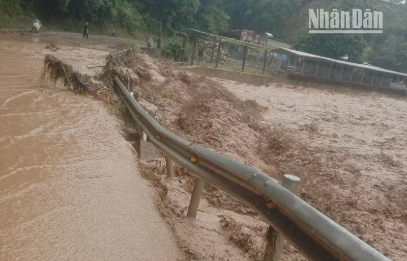 Mưa lớn kéo dài, giao thông ở Sơn La tiềm ẩn nhiều nguy hiểm ảnh 2