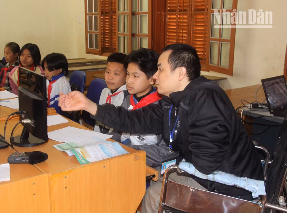 Được lên lớp, được dạy học là động lực giúp thầy giáo Hoàng Anh Phú vượt qua khó khăn.