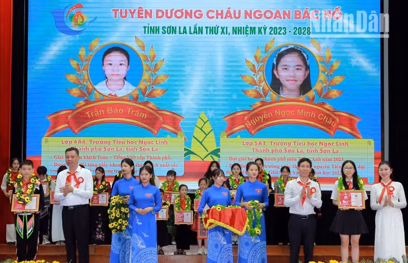 Tuyên dương thiếu nhi đạt danh hiệu Cháu ngoan Bác Hồ cấp tỉnh.