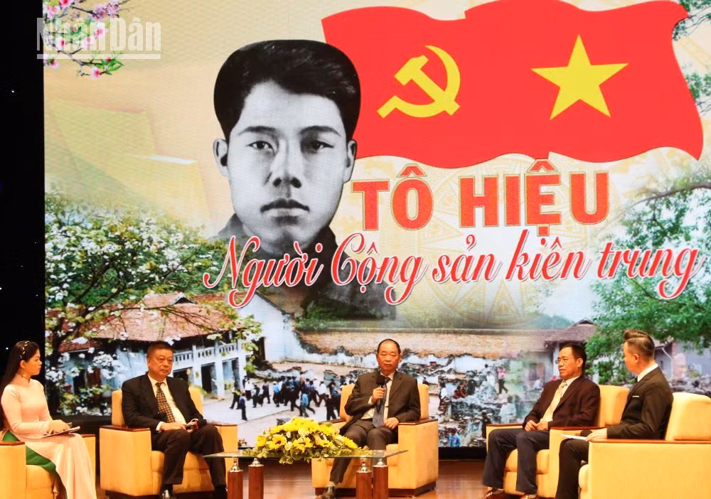 Một buổi tọa đàm về đồng chí Tô Hiệu do tỉnh Sơn La tổ chức với sự tham gia của các nhà nghiên cứu, thân nhân gia đình Liệt sĩ Tô Hiệu.