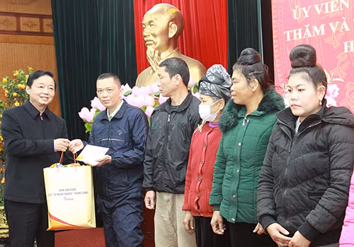 Phó Thủ tướng Chính phủ Trần Hồng Hà thăm, chúc Tết Đảng bộ, chính quyền và nhân dân các dân tộc Sơn La.