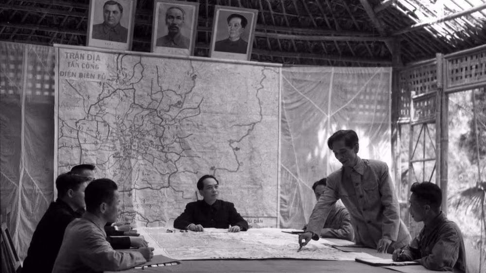 Ngày 10/4/1954, Bộ Chỉ huy Chiến dịch Điện Biên Phủ đã giao nhiệm vụ cụ thể cho mấy đại đoàn? ảnh 1