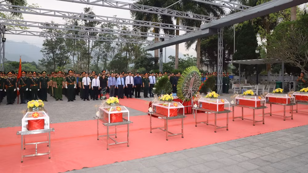 Lễ truy điệu và an táng 9 bộ hài cốt liệt sĩ tại Nghĩa trang Liệt sĩ Vị Xuyên.