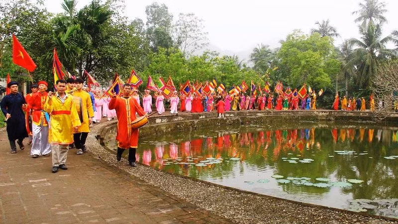 Nghi thức rước nước ở làng Đông Sơn.