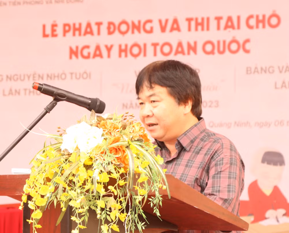 Đại diện Báo Thiếu niên Tiền phong và Nhi đồng phát biểu tại hội thi.