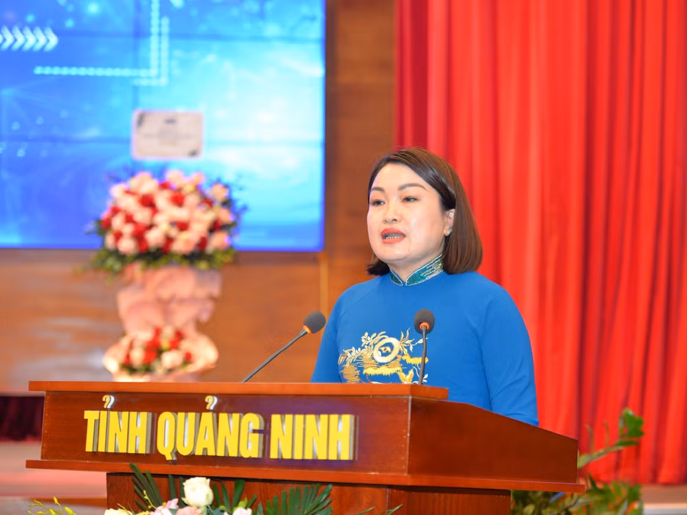 Phó Tổng Biên tập Báo Tuyên Quang Nguyễn Thị Hoài Yên tham luận tại hội thảo. Phó Tổng Biên tập Báo Tuyên Quang Nguyễn Thị Hoài Yên tham luận tại hội thảo.