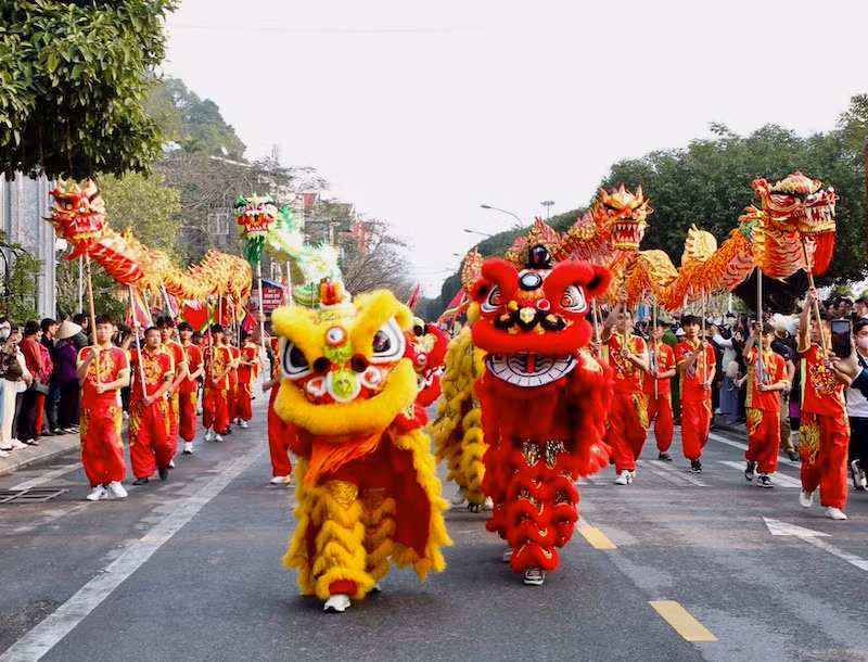 Lễ Hội Đền Cửa Ông được mở hằng năm vào ngày mồng 3 và 4/2 và mồng 3 và 4/8 âm lịch.