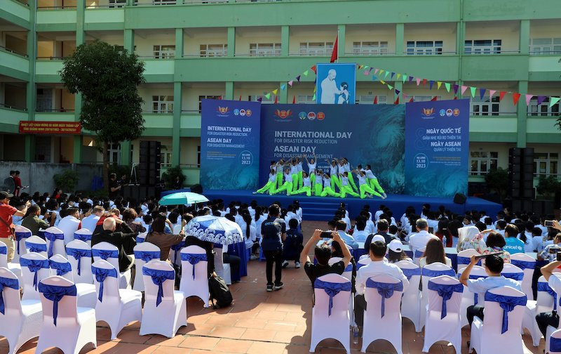 Quang cảnh buổi lễ kỷ niệm Ngày Quốc tế giảm thiểu rủi ro thiên tai và Ngày ASEAN về Quản lý thiên tai tại Quảng Ninh.