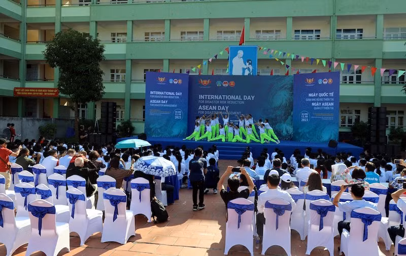 Quang cảnh buổi lễ kỷ niệm Ngày Quốc tế giảm thiểu rủi ro thiên tai và Ngày ASEAN về Quản lý thiên tai tại Quảng Ninh.