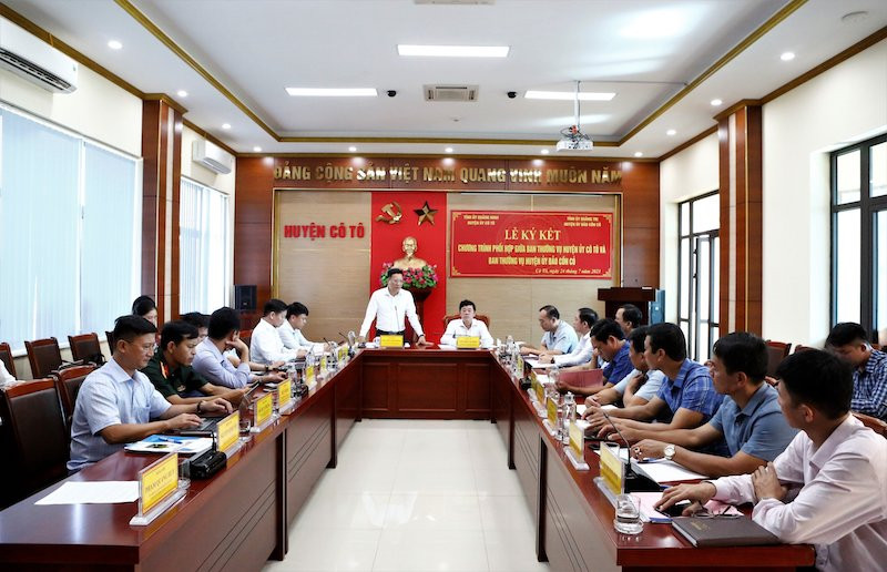 Quang cảnh buổi lễ ký kết hợp tác giữa 2 huyện đảo Cô Tô và Cồn Cỏ.