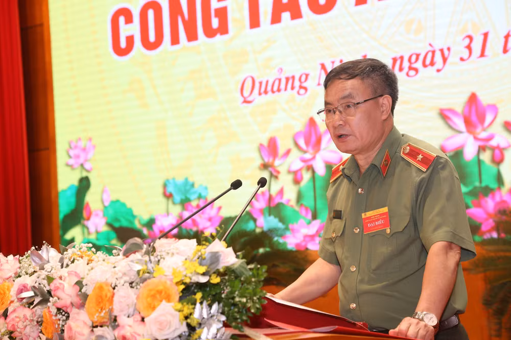 Thiếu tướng Trần Thanh, Phó Cục Trưởng Cục An ninh điều tra phát biểu tại hội nghị.