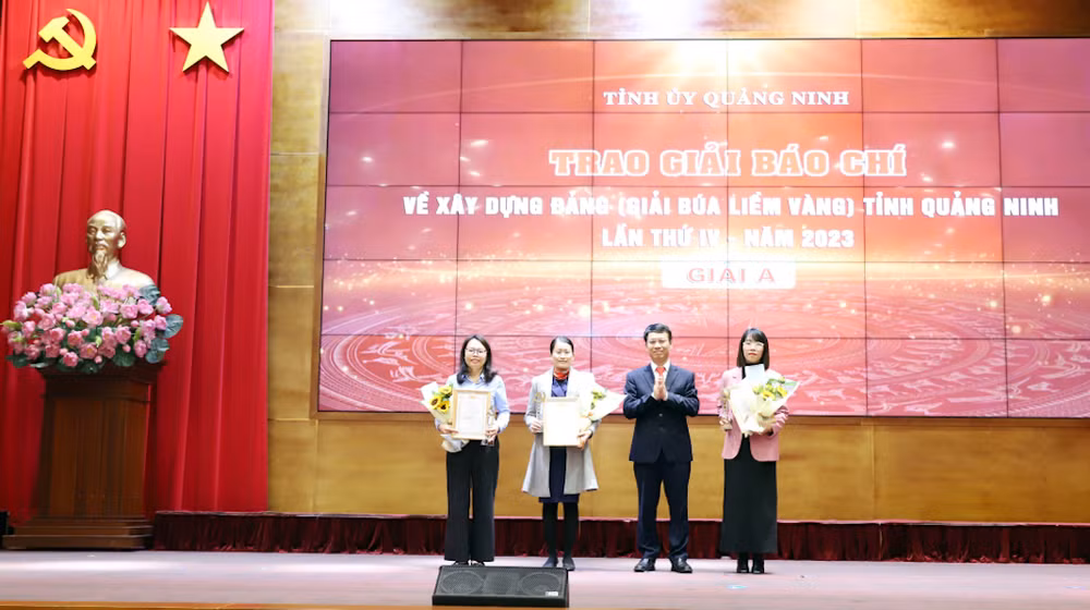 Các tác giả, nhóm tác giả có tác phẩm đoạt Giải A - Giải Báo chí về xây dựng Đảng năm 2023.