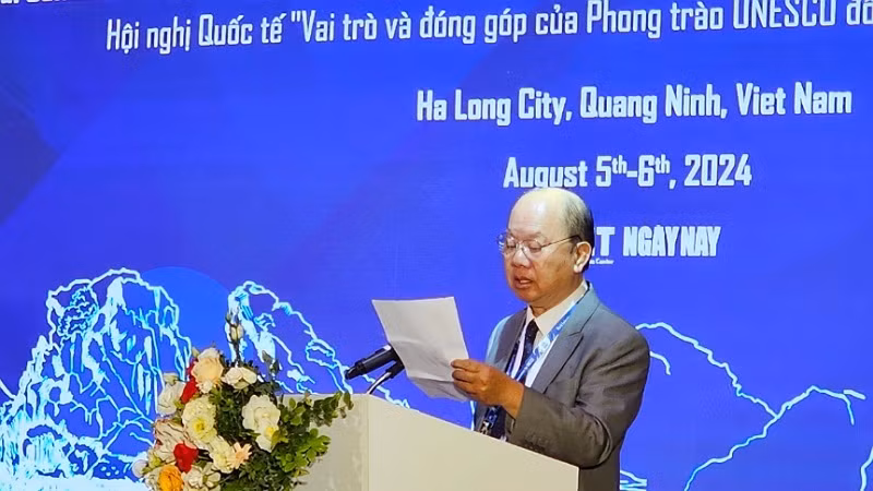 Nhà ngoại giao, nhà báo Nguyễn Xuân Thắng phát biểu khai mạc hội nghị.