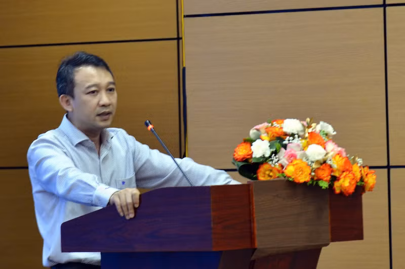 Ông Cao Minh Tuấn, Phó Giám đốc Trung tâm Truyền thông tài nguyên-môi trường phát biểu tại hội nghị.