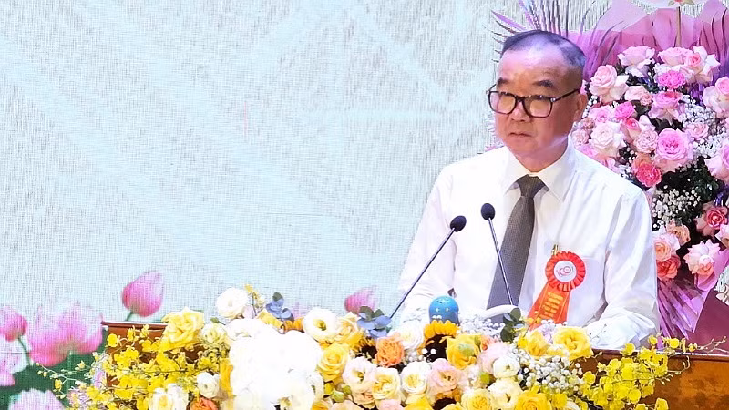 Giám đốc Công ty Tuyển than Cửa Ông Đặng Văn Khôi trình bày diễn văn kỷ niệm tại buổi lễ.