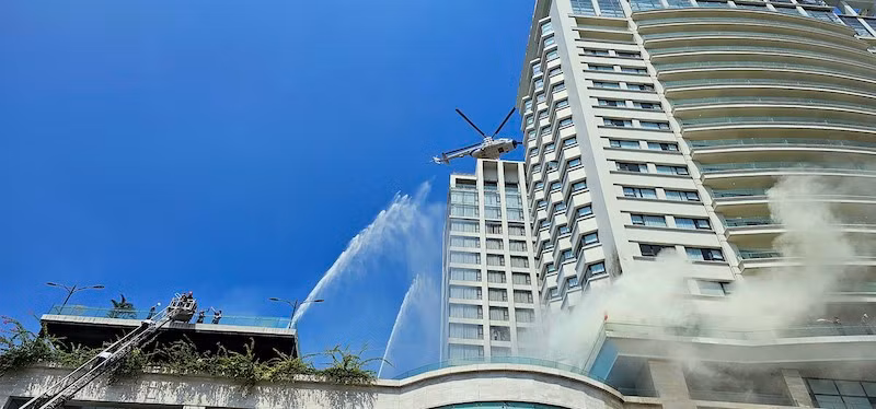 Trực thăng của Trung đoàn Không quân 916, Sư đoàn Không quân 371 phối hợp cứu nạn, cứu hộ.