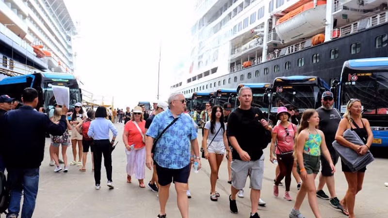 Khai thác hiệu quả dòng khách quốc tế đến bằng tàu biển là mục tiêu quan trọng của Quảng Ninh trong việc chuyển đổi kinh tế từ "nâu sang xanh".