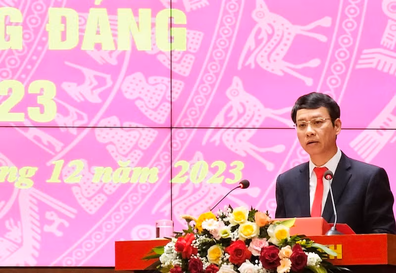 Trưởng Ban Tuyên giáo Tỉnh ủy Quảng Ninh Nguyễn Hồng Dương phát biểu tại hội nghị.