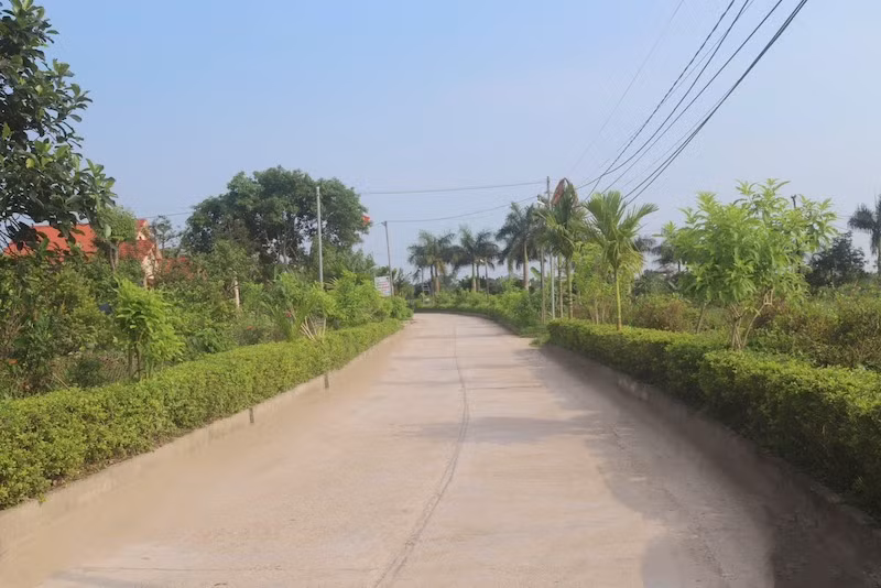 Nhiều tuyến đường liên thôn, liên xóm được đầu tư xây dựng tạo điều kiện cho giao thông thuận lợi và thúc đẩy phát triển kinh tế.