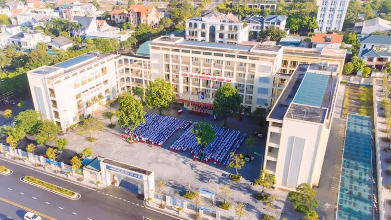 Trường trung học cơ sở Chu Văn An, thành phố Cẩm Phả.