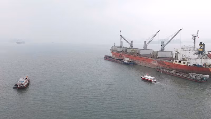 Lực lượng tìm kiếm cứu nạn tổ chức tìm kiếm nạn nhân trên vùng biển khu vực Hòn Nét.