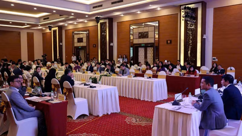 Các đại biểu tham dự hội thảo.