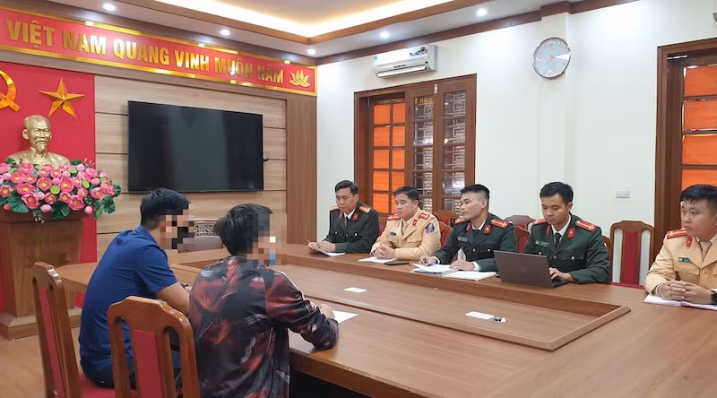 Các đối tượng tại cơ quan công an. 