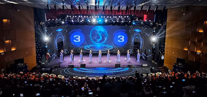 Các đại biểu ấn nút khai mạc Sự kiện kết nối công nghệ và Đổi mới sáng tạo Việt Nam 2023.