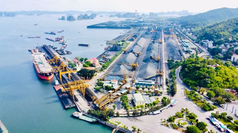 Môi trường làm việc luôn được Công ty Tuyển than Cửa Ông quan tâm, đầu tư, bảo đảm điều kiện làm việc tốt nhất cho cán bộ, công nhân viên.