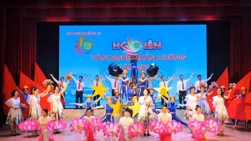 Đời sống văn hóa tinh thần của cán bộ, công nhân viên Công ty Tuyển than Cửa Ông ngày càng được quan tâm thỏa đáng.