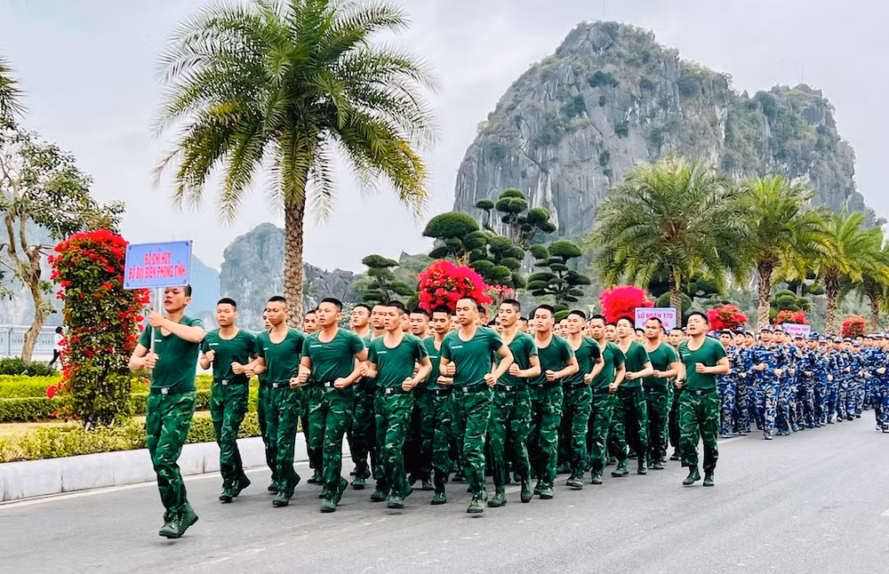 Lực lượng vũ trang của tỉnh tham gia Ngày chạy Olympic vì sức khoẻ toàn dân.