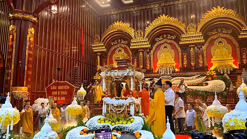 Lễ an vị xá lợi Đức Phật tại Cung Trúc Lâm Yên Tử.