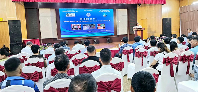 Quang cảnh hội nghị sơ kết mô hình liên kết, hợp tác trong ngành tôm.