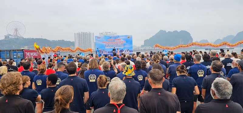 Quảng Ninh tổ chức lễ đón, chào mừng 11 đội đua thuyền buồm vòng quanh thế giới đến hạ Long, Quảng Ninh.