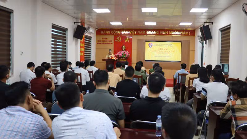 Quang cảnh khai mạc kỳ thi sát hạch.