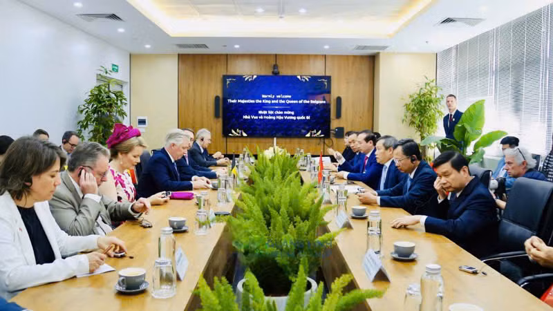 Quang cảnh buổi tiếp xã giao của lãnh đạo tỉnh Quảng Ninh với Nhà vua Vương quốc Bỉ Philippe và Hoàng hậu Mathilde cùng đoàn đại biểu. (Ảnh Trung tâm Truyền thông Quảng Ninh)