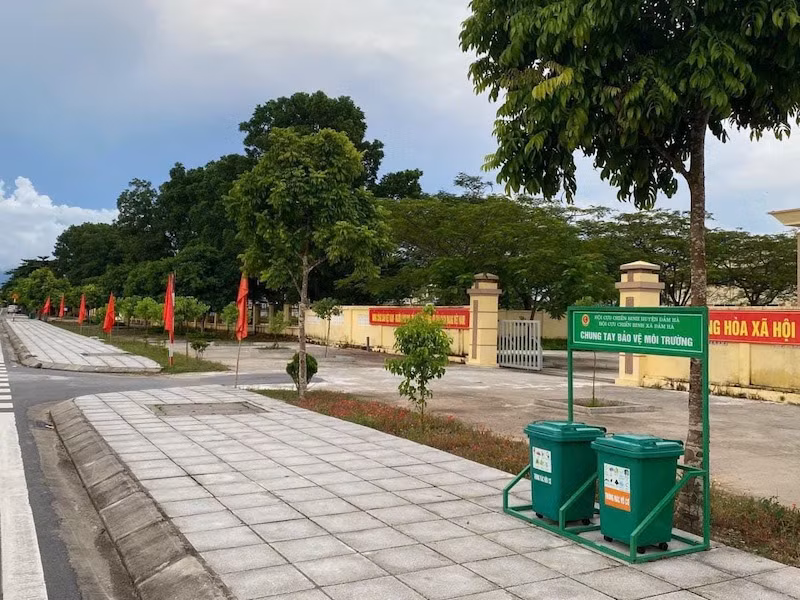 Nhiều tuyến đường giao thông liên xã được đầu tư đồng bộ, hiện đại, xanh, sạch, đẹp.