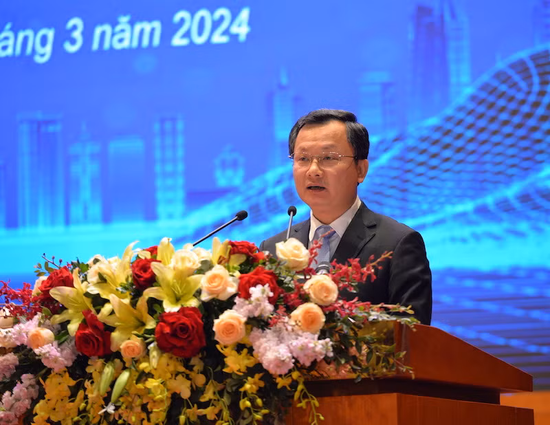 Chủ tịch Ủy ban nhân dân tỉnh Quảng Ninh Cao Tường Huy phát biểu tại Hội nghị.