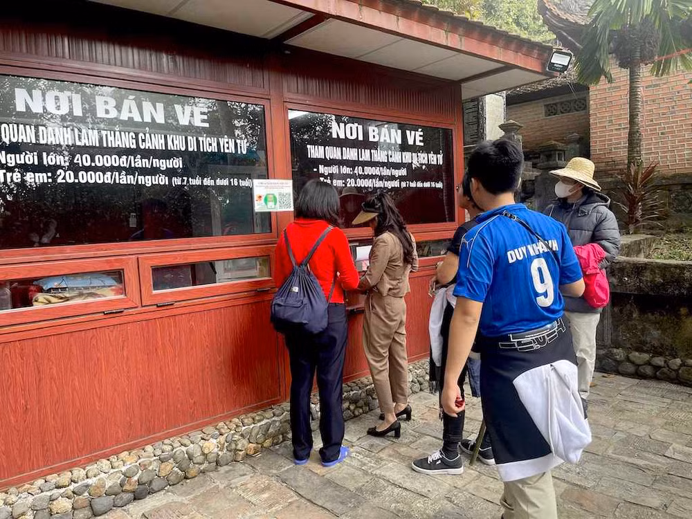 Khu vực bán vé cáp treo cho du khách.