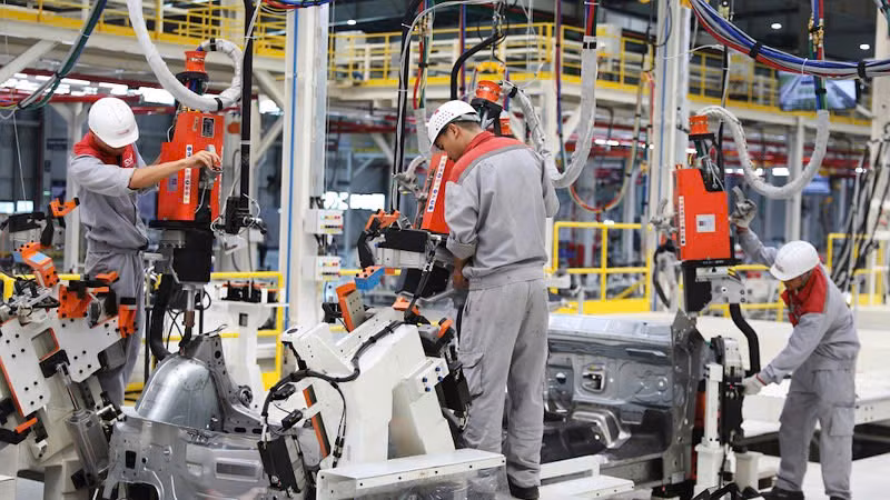 Sản xuất ở Nhà máy ô-tô Thành Công Việt Hưng.