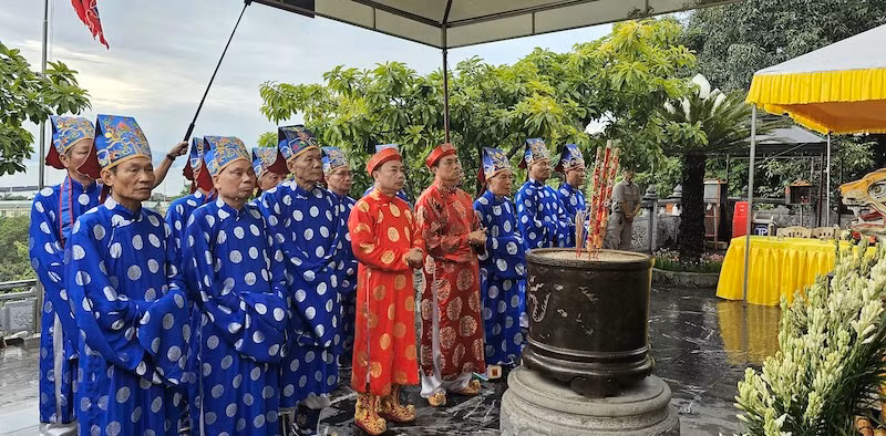 Lễ dâng hương tưởng nhớ Đức Ông Hưng Nhượng Đại Vương Trần Quốc Tảng tại đền Thượng.