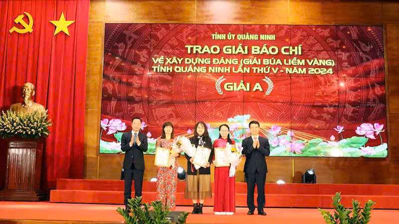 Các tác giả, nhóm tác giả đoạt giải A Giải Báo chí về Xây dựng Đảng tỉnh Quảng Ninh lần thứ V, năm 2024.