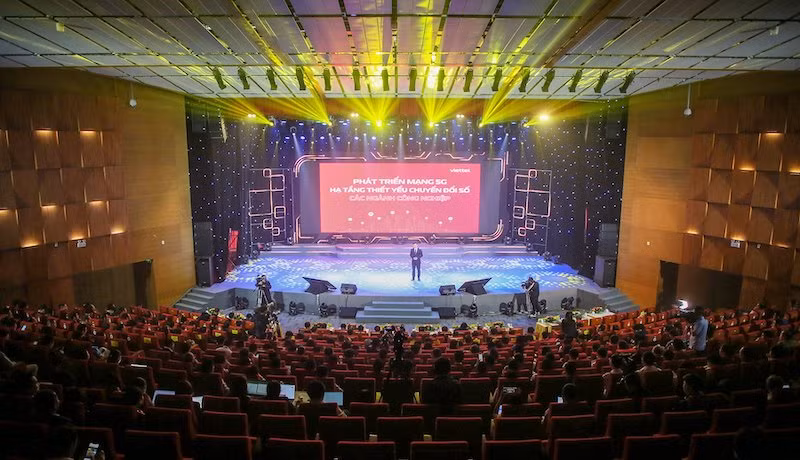 Quang cảnh Diễn đàn.