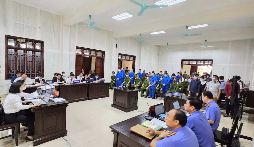 Quang cảnh phiên tòa xét xử cựu Chủ tịch Ủy ban nhân dân thành phố Hạ Long Phạm Hồng Hà cùng các đồng phạm.