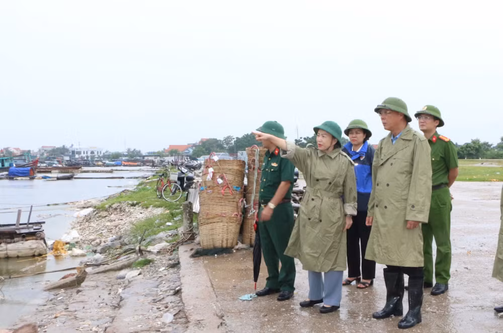 Lãnh đạo tỉnh Quảng Ninh trực tiếp chỉ đạo công tác phòng, chống bão số 2 tại thị xã Quảng Yên.