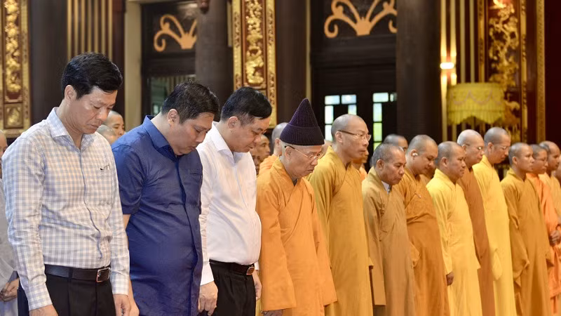 Các đại biểu dành 1 phút mặc niệm Tổng Bí thư Nguyễn Phú Trọng.