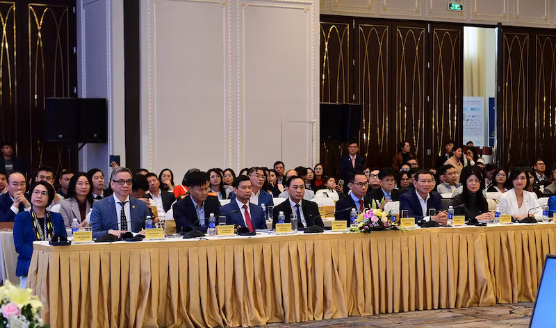 Các đại biểu tham dự diễn đàn.
